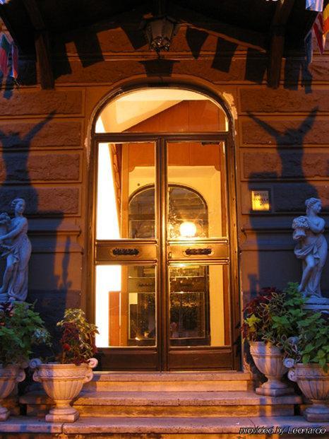 Daniela Hotel